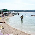 דירה Family-friendly With Swimming Pool Okrug Gornji, Ciovo - 18827 טרוגיר