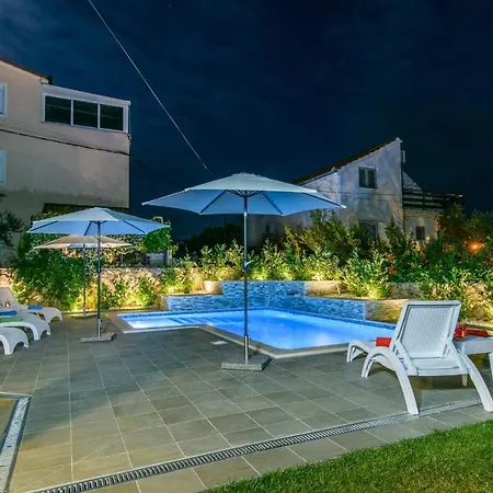 Apartment Family Friendly With A Swimming Pool Okrug Gornji, Ciovo - 18827 Trogir