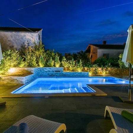 Apartment Family Friendly With A Swimming Pool Okrug Gornji, Ciovo - 18827 *