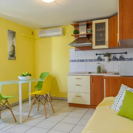 Family Friendly With A Swimming Pool Okrug Gornji, Ciovo - 18827 Apartment Trogir