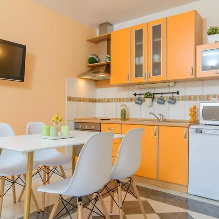 Family Friendly With A Swimming Pool Okrug Gornji, Ciovo - 18827 Apartment *