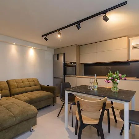Apartment Family Friendly With A Swimming Pool Okrug Gornji, Ciovo - 18827 *