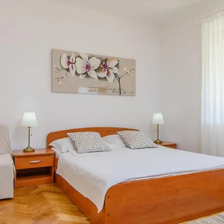 Apartment Family Friendly With A Swimming Pool Okrug Gornji, Ciovo - 18827