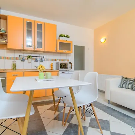 Apartment Family Friendly With A Swimming Pool Okrug Gornji, Ciovo - 18827 Trogir
